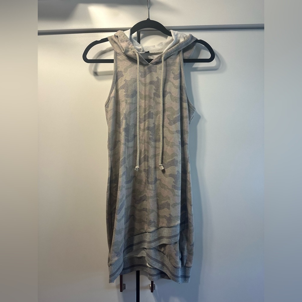 VENUS Camouflage Hoodie Dress in Gray and Cream